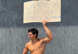 Le cayeron encima al influencer venezolano que dice que la arepa es comida basura