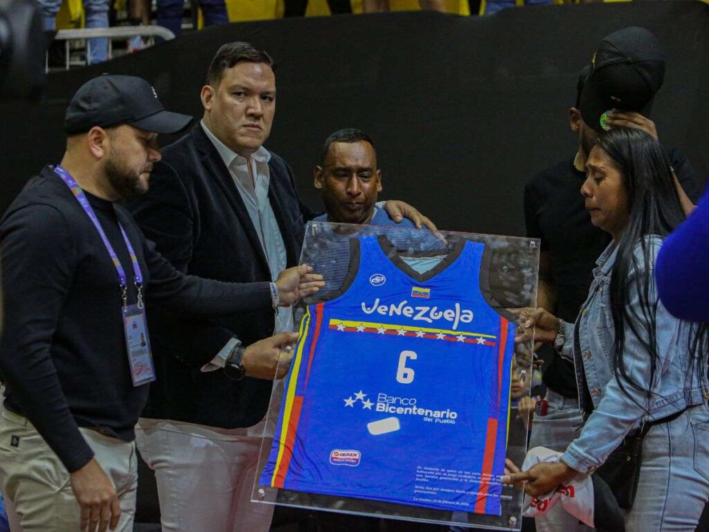 FVB retiró el dorsal de Garly Sojo