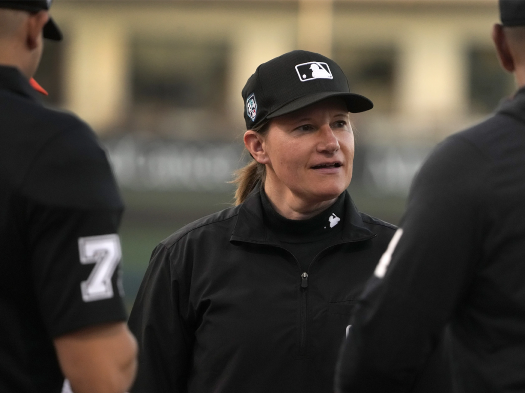 Jen Pawol, primera mujer en arbitrar en ST desde 2007