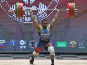 Jeyson Arias mostró su poder en los 102 Kg