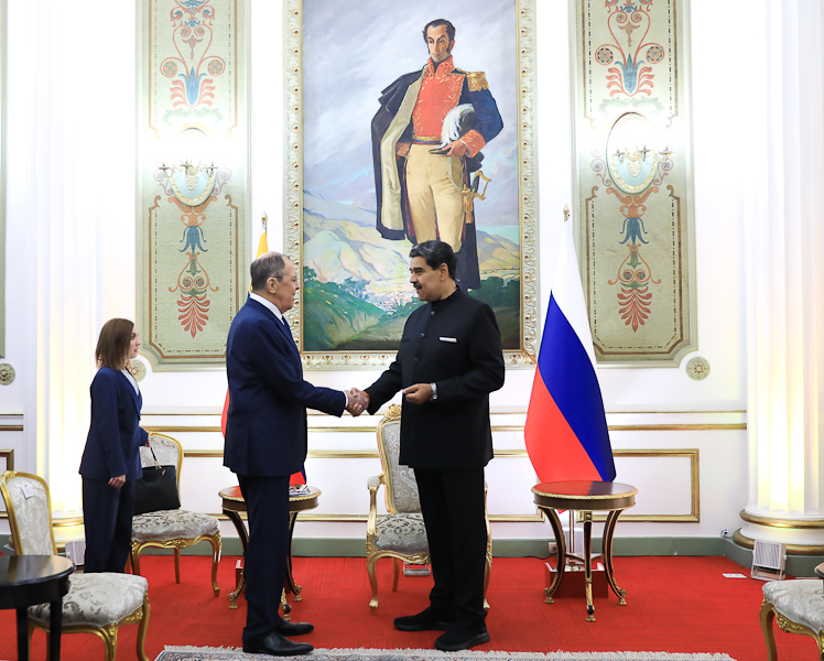 Maduro recibió al canciller ruso Lavrov en Miraflores