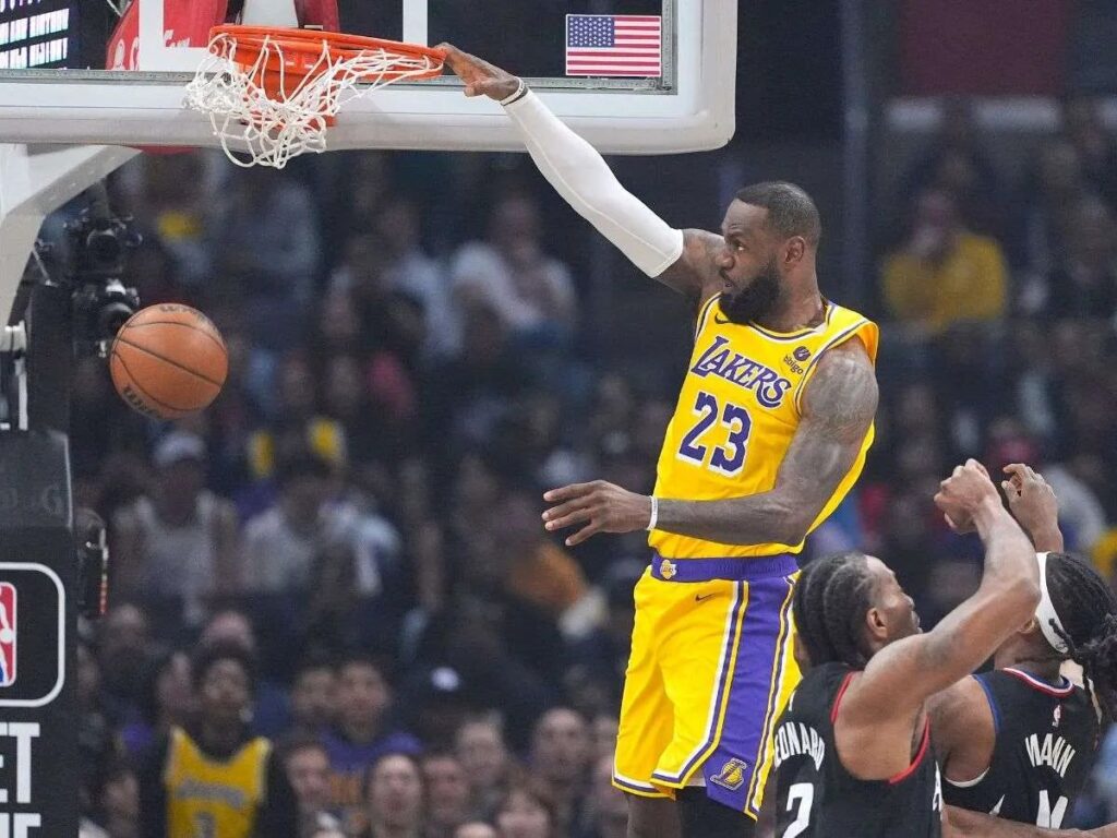 LeBron destacó en el tabloncillo