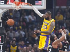 LeBron destacó en el tabloncillo