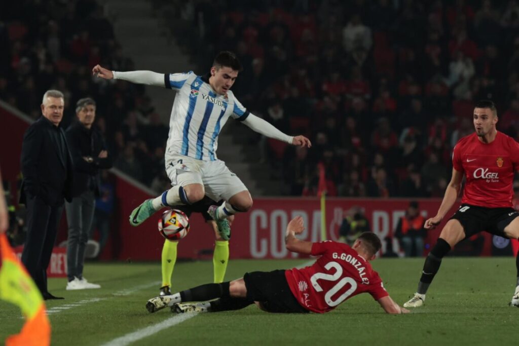 El Mallorca de Javier Aguirre deja en el aire su pase a la final