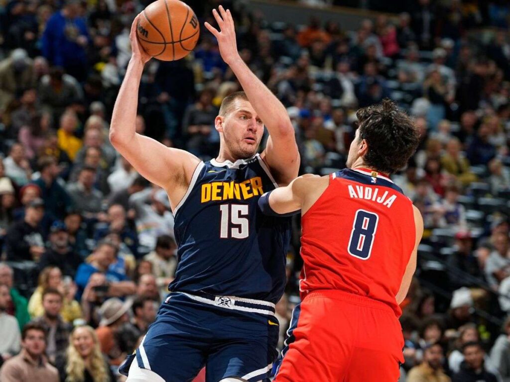 Triple-doble de Jokic da triunfo a Nuggets
