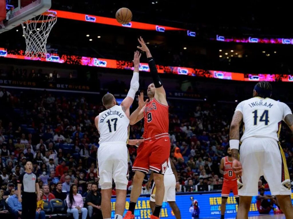 Bulls barren la serie ante los Pelicans