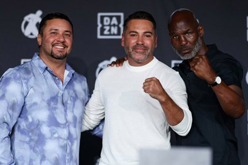 Óscar de la Hoya califica al “Canelo” Álvarez como un boxeador viejo