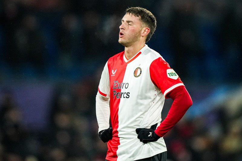 Santiago Giménez extiende su sed de gol en el Feyenoord