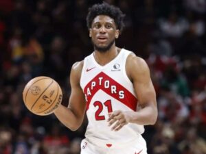 Thaddeus Young firmó con los Suns