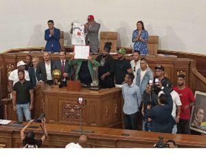 Tiburones fue homenajeado en la Asamblea Nacional