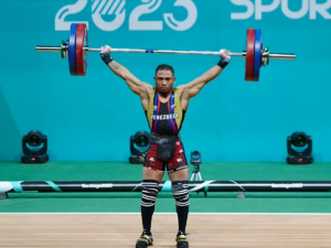 Wilkeinner Lugo es bronce en envión de 61kgs