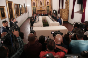 La Plataforma Unitaria se reunió con delegación del gobierno y le entregó propuesta de cronograma electoral