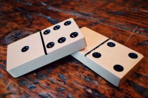Dominó y el dilema que ronda a quienes lo practican