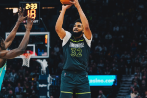 Karl-Anthony Towns en su 'career-high' con los Minnesota Timberwolves en la derrota ante los Charlotte Hornets. (Foto: 'X' Minnesota Timberwolves)
