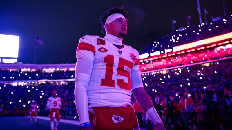 Patrick Mahomes, quarterback de los Chiefs de Kansas City en el duelo de playoff de la NFL ante los Bills de Buffalo por el pase a la Final de Conferencia. (Foto: 'X' Kansas City Chiefs)