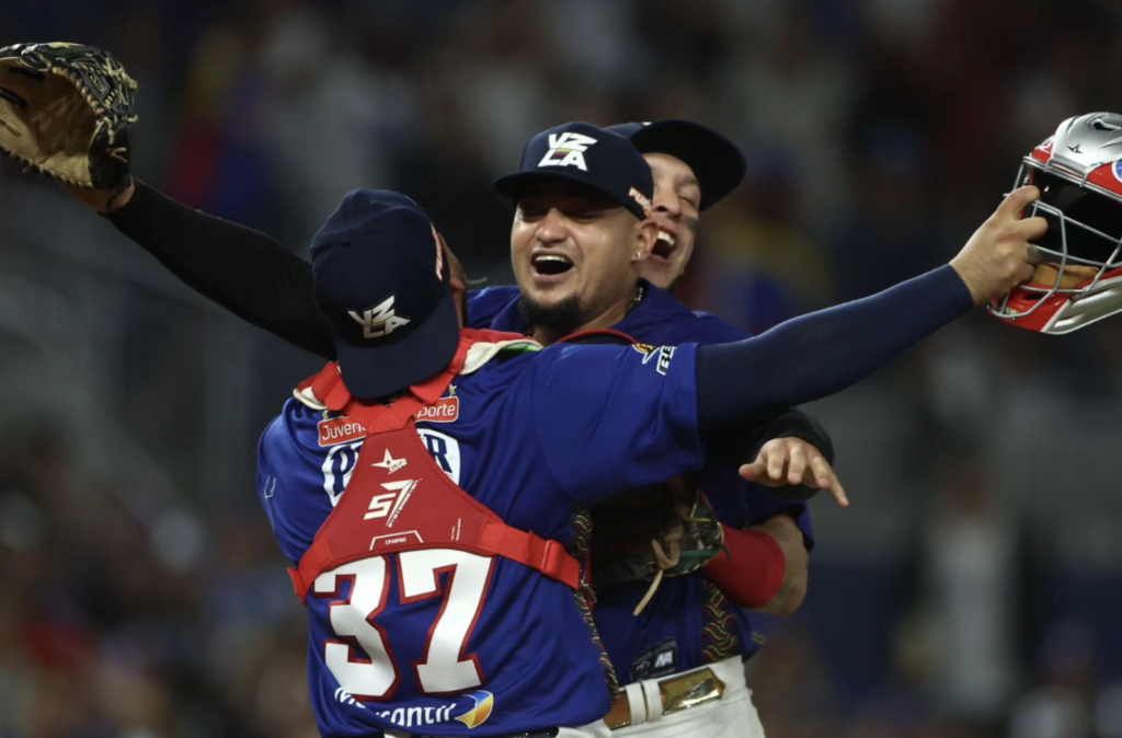 Venezuela querrá cobrar revancha ante República Dominicana en la Serie del Caribe. (Foto: Instagram @tiburonesbbc)