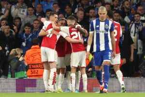 Arsenal clasifica a cuartos de fina gracias a David Raya