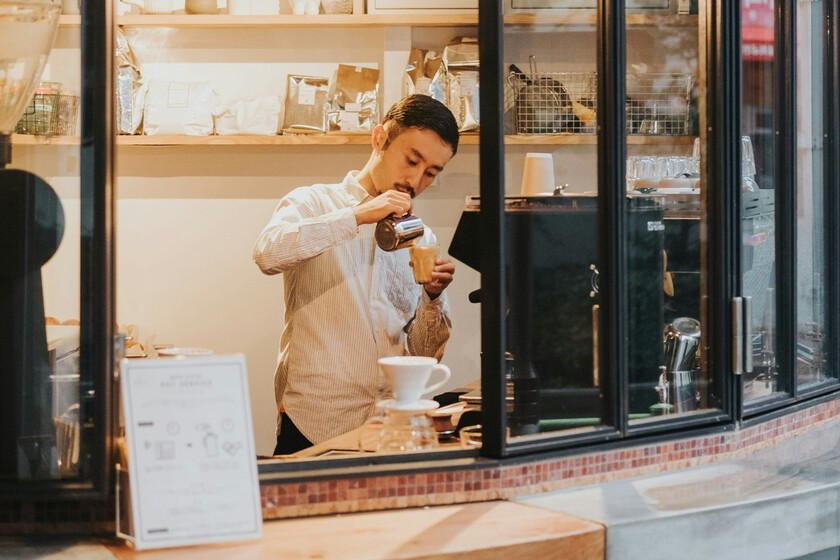 Un director de escuela de Japón robó tres euros en café. Acabó despedido, sin licencia y sin paga de jubilación