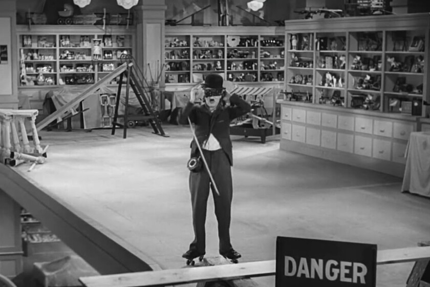 Cómo Charlie Chaplin usó un revolucionario truco de efectos visuales en una escena donde desafía a la muerte