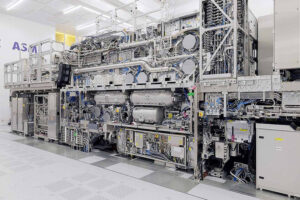 Intel desempaqueta su máquina de fabricación de chips de 350 millones de euros