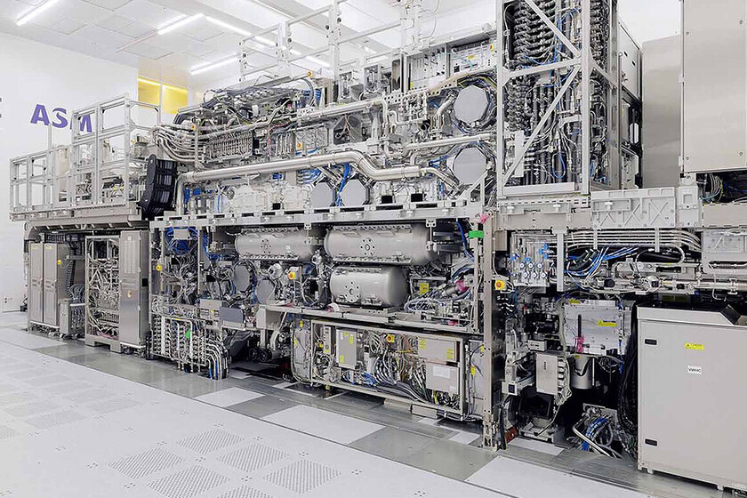 Intel desempaqueta su máquina de fabricación de chips de 350 millones de euros