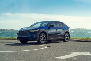 prefiere pagar a sus rivales antes que "desperdiciar" dinero en inversiones para el coche eléctrico