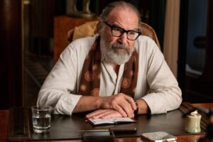 Si echas de menos 'Puñales por la espalda', Disney+ estrena esta resultona serie con criminales ricos y un detective extravagante