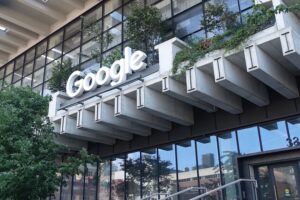 Encontrar resultados de Google Maps en el buscador es ahora más difícil. Cumplir con Europa tiene un precio