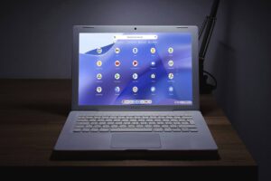 Chrome OS Flex o una distro Linux ligera son grandes opciones para ello