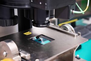 Intel y AMD no reciben el mismo trato del Gobierno de EEUU. Solo una de ellas gana millones vendiendo chips en China