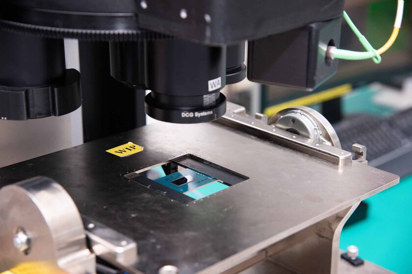 Intel y AMD no reciben el mismo trato del Gobierno de EEUU. Solo una de ellas gana millones vendiendo chips en China