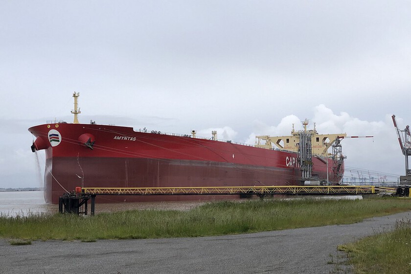 sus petroleros están dando vueltas por los océanos