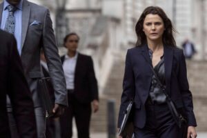 'La diplomática' (2023) crítica: Vine por las intrigas políticas y me quedé por el salseo