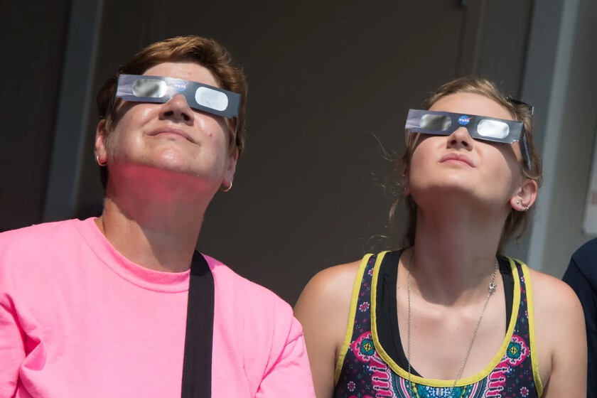 Hay ciudades en Estados Unidos haciendo acopio de agua y gasolina antes del eclipse del 8 de abril