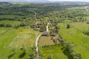Se vende remoto pueblo de Segovia por 180.000 euros. Solo por lo que muestra en Google Maps ya merece la pena