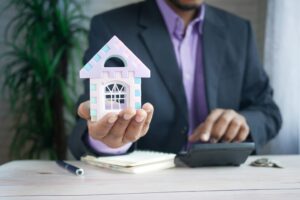 la subida de los intereses deja fuera del mercado al 60% de los españoles