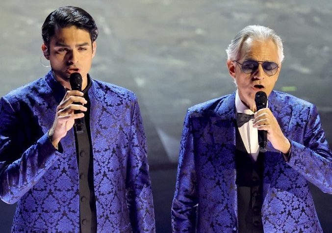 Andrea Bocelli y su hijo estremecieron la entrega de Premios Oscar