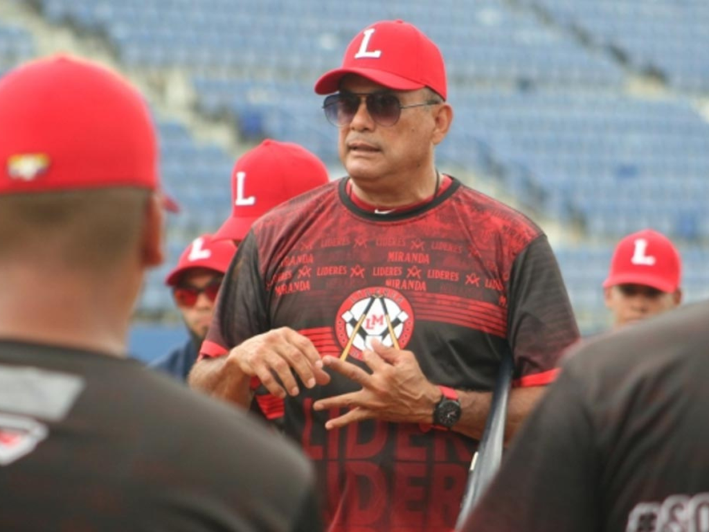 Carlos García seguirá al mando de Líderes