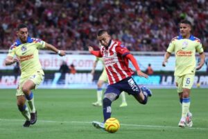 La jugada polémica de piojo Alvarado que le costó a Chivas