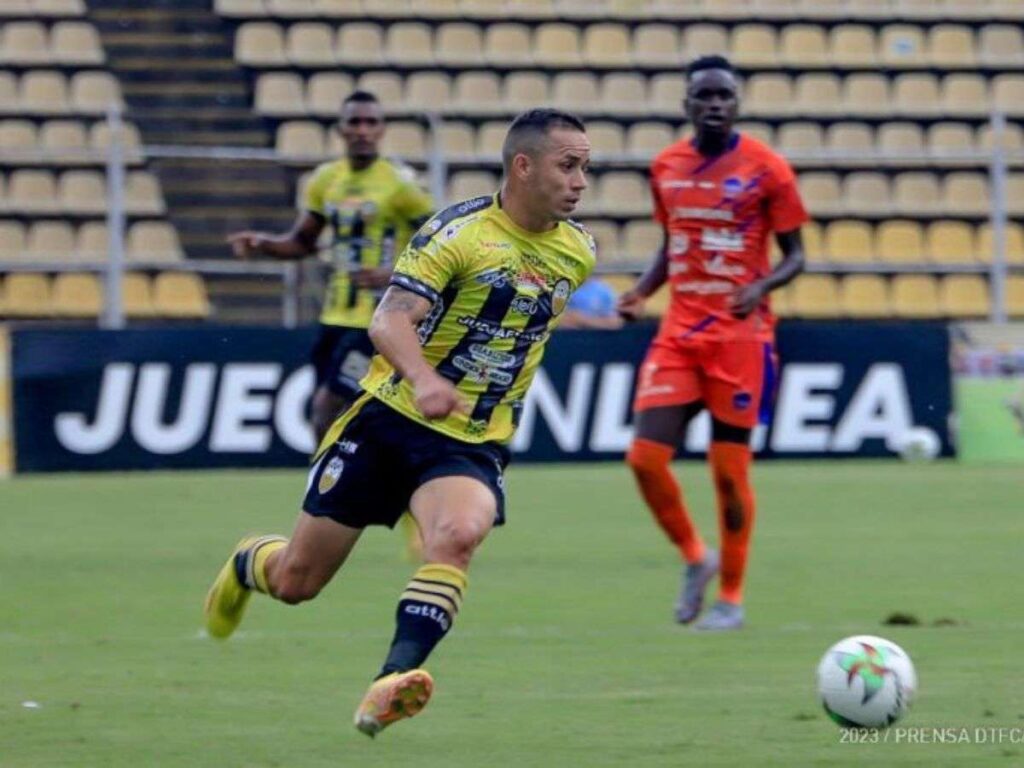 "Teto" Hernández quiere romper la sequía del Clásico