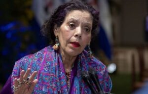 La primera dama de Nicaragua, Rosario Murillo pegó un grito de ayuda justo antes de colgar el teléfono a la prensa