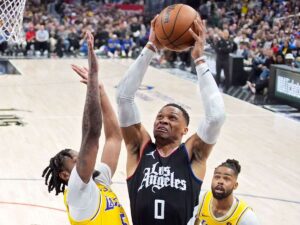 Russell Westbrook sufrió una fractura en la mano