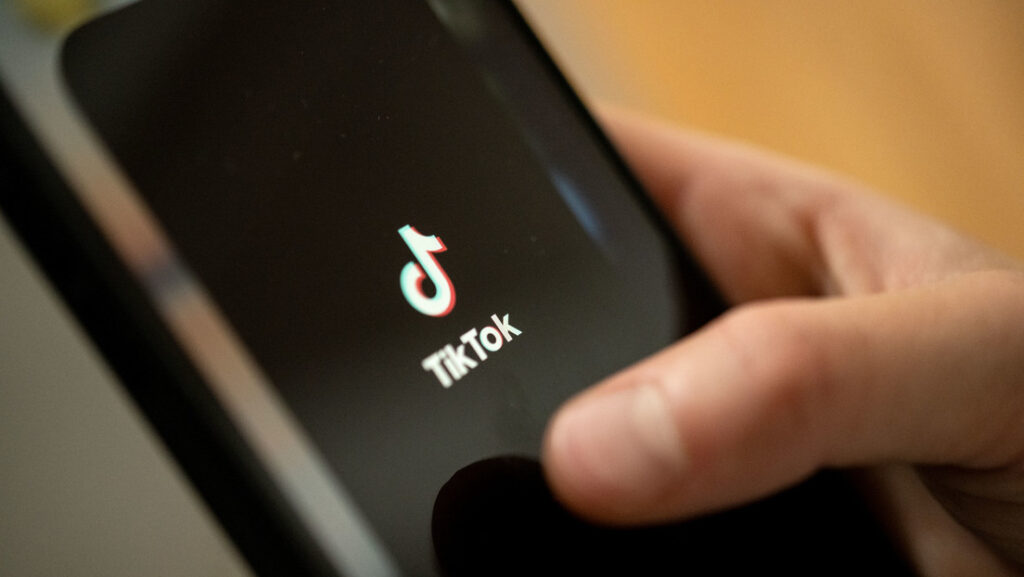 Cámara de Representantes de EEUU aprueba proyecto de ley que podría prohibir TikTok