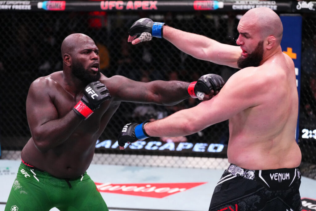 UFC Fight Night: Rozenstruik destruye a otro invicto