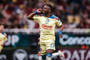 Julián Quiñones celebrando su gol en el clásico entre América y Chivas. (Foto: 'X' Club América)