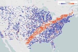 Hay una fiebre descontrolada por el eclipse del 8 de abril. Este mapa de reservas en Airbnb es el mejor ejemplo