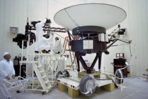 El rescate de la Voyager 1 ha comenzado. Con 8 KB de memoria, un lenguaje de programación de 1957 y un lag sin igual