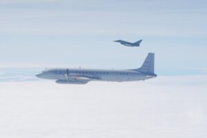La OTAN detectó un avión espía ruso sobrevolando el Báltico. Dos Eurofighters lo interceptaron de inmediato