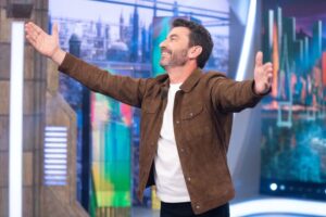 Arturo Valls confiesa a Pablo Motos la película de Pedro Almodóvar que estuvo a punto de hacer y aquella vez que casi le despiden de 'Caiga quien caiga'