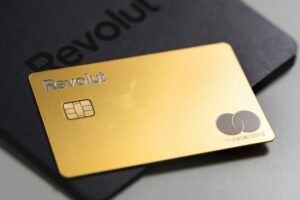 Revolut no tiene suficiente con convertirse en banco. También quiere ser una red social para vender publicidad